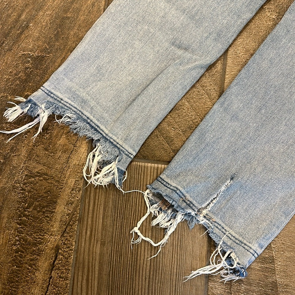 Paige Sarah Slim High Rise Mako Distressed Jeans Size 31 Light Wash - Picture 13 of 14